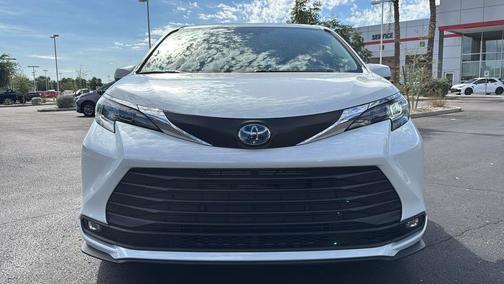 2025 Toyota Sienna XLE