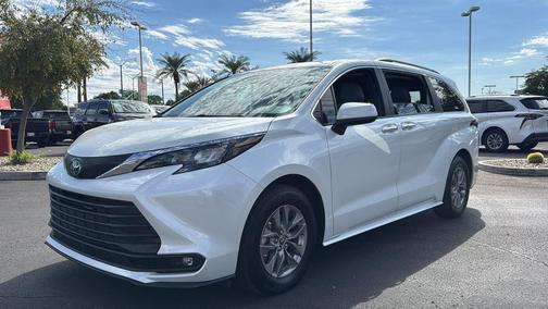 2025 Toyota Sienna XLE