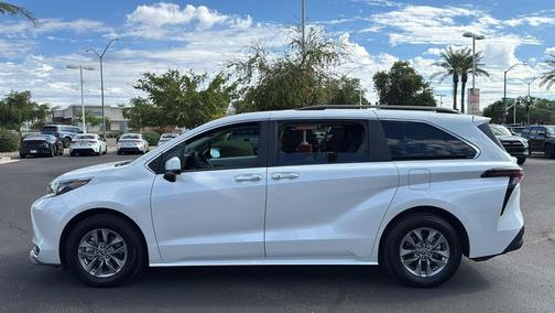 2025 Toyota Sienna XLE