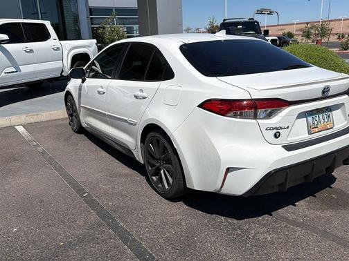 Ice Cap 2023 Toyota Corolla Hybrid SE