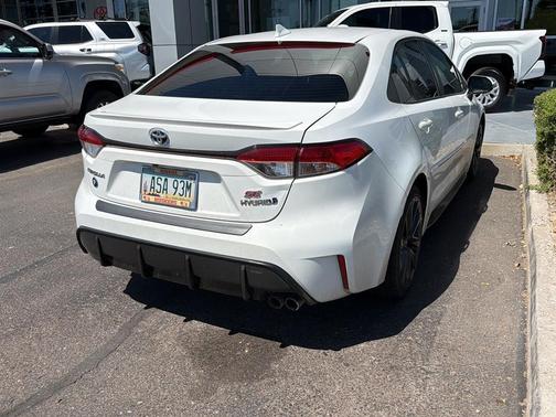 Ice Cap 2023 Toyota Corolla Hybrid SE