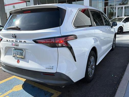 2021 Toyota Sienna LE