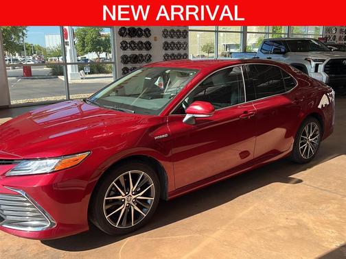 Ruby Flare Pearl 2021 Toyota Camry Hybrid XLE