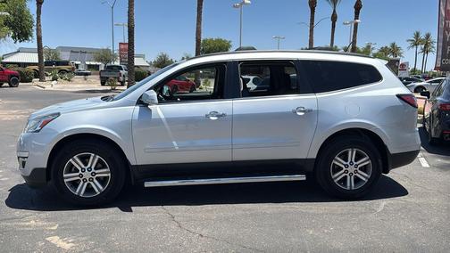 Silver Ice Metallic 2017 Chevrolet Traverse 2LT