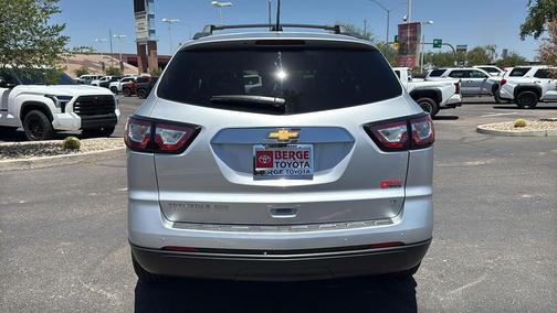 Silver Ice Metallic 2017 Chevrolet Traverse 2LT