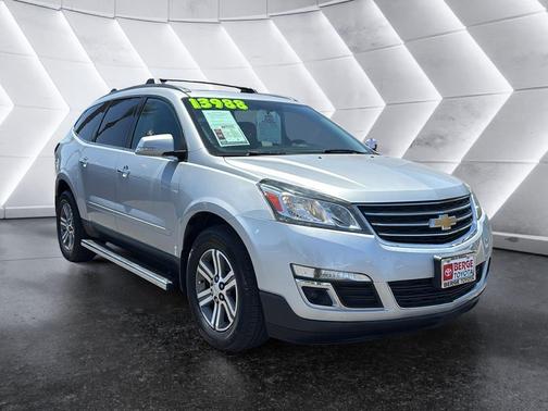 Silver Ice Metallic 2017 Chevrolet Traverse 2LT