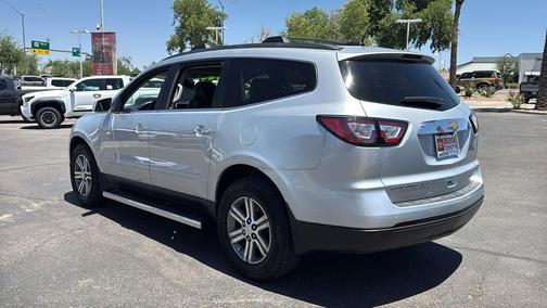 Silver Ice Metallic 2017 Chevrolet Traverse 2LT