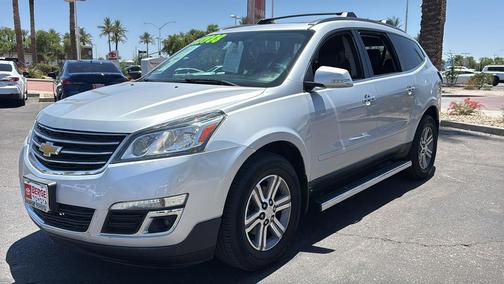 Silver Ice Metallic 2017 Chevrolet Traverse 2LT