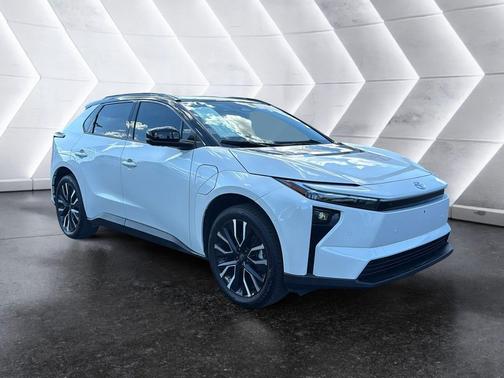 Wind Chill Pearl w/Midnight Black Metallic Roof 2026 Toyota bZ Limited