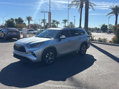 2024 Toyota Highlander XLE