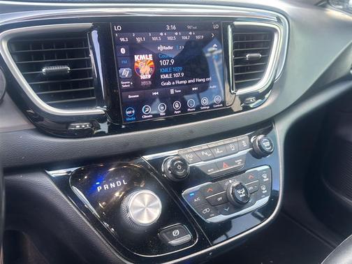 Luxury White Pearlcoat 2020 Chrysler Pacifica Touring-L Plus