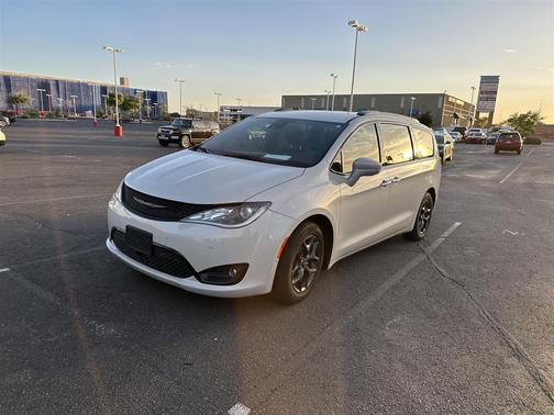 Luxury White Pearlcoat 2020 Chrysler Pacifica Touring-L Plus