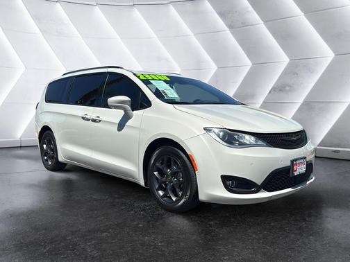 Luxury White Pearlcoat 2020 Chrysler Pacifica Touring-L Plus