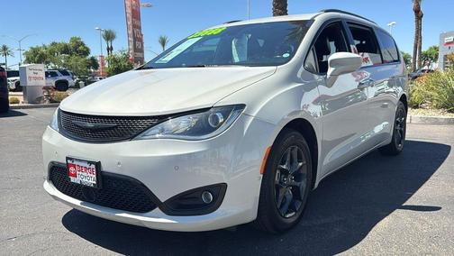 Luxury White Pearlcoat 2020 Chrysler Pacifica Touring-L Plus