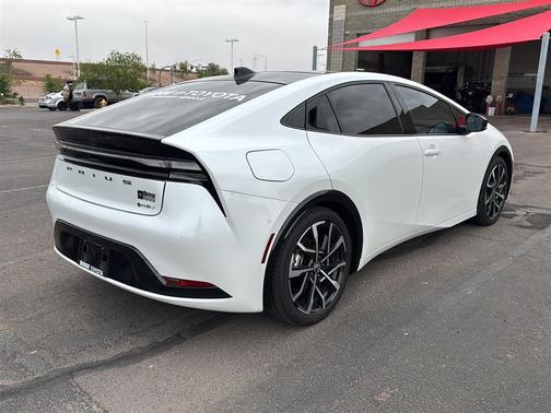 2025 Toyota Prius Plug-In Hybrid SE