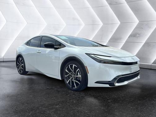 2025 Toyota Prius Plug-In Hybrid SE