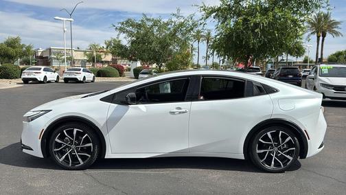 2025 Toyota Prius Plug-In Hybrid SE