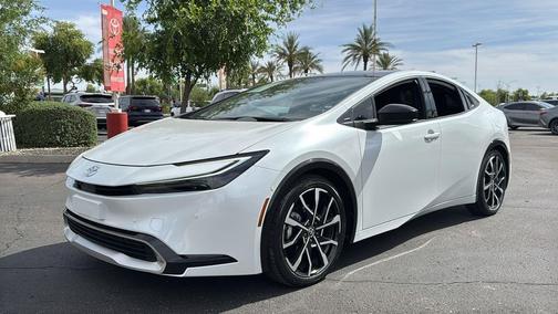 2025 Toyota Prius Plug-In Hybrid SE