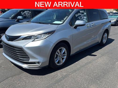 Celestial Silver Metallic 2022 Toyota Sienna Limited