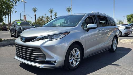 Celestial Silver Metallic 2022 Toyota Sienna Limited