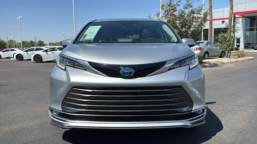 Celestial Silver Metallic 2022 Toyota Sienna Limited