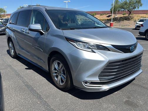 Celestial Silver Metallic 2022 Toyota Sienna Limited