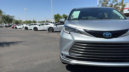 Celestial Silver Metallic 2022 Toyota Sienna Limited