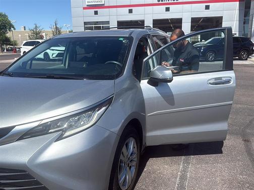 Celestial Silver Metallic 2022 Toyota Sienna Limited
