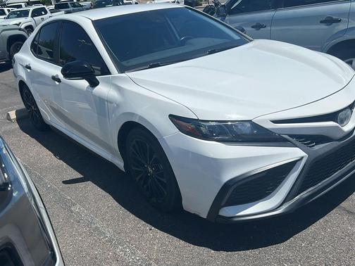 Super White 2022 Toyota Camry SE