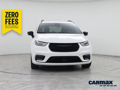 White 2023 Chrysler Pacifica Touring L