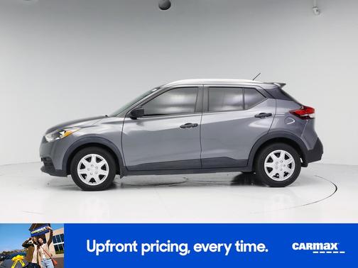 Gray 2018 Nissan Kicks SV