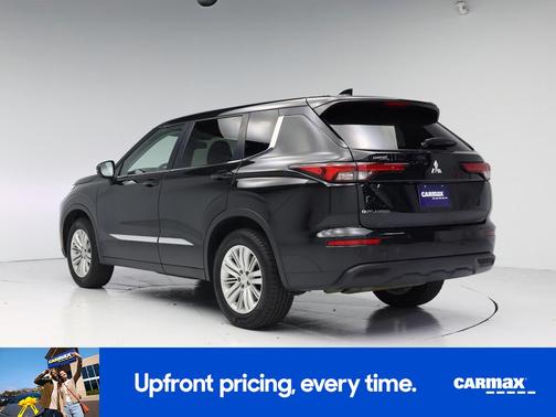 Black 2023 Mitsubishi Outlander ES