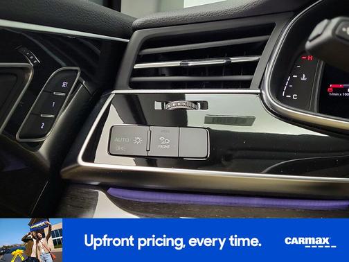 White 2024 Audi Q7 Premium