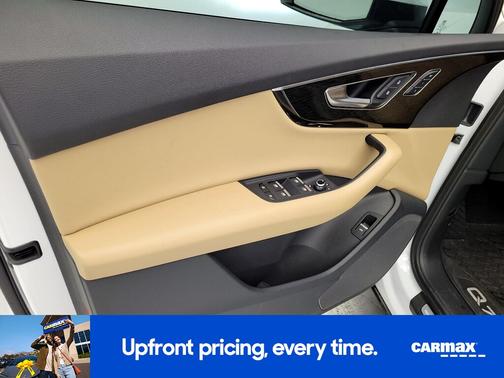 White 2024 Audi Q7 Premium