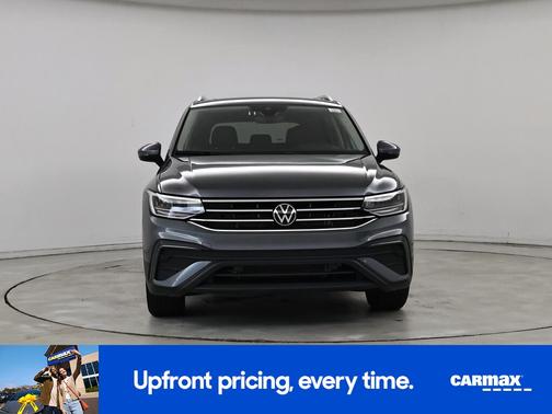 Gray 2024 Volkswagen Tiguan SE