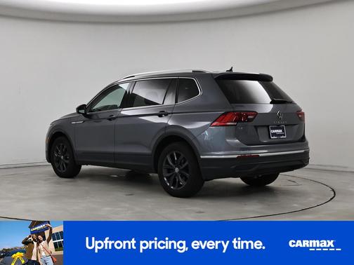 Gray 2024 Volkswagen Tiguan SE