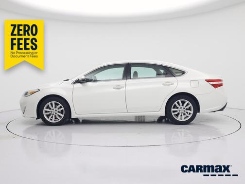 White 2015 Toyota Avalon XLE