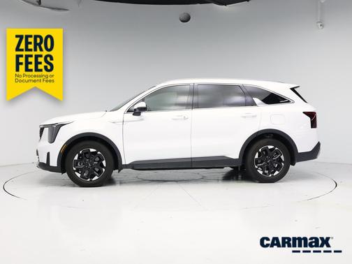 White 2025 Kia Sorento S