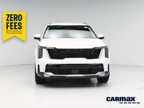 White 2025 Kia Sorento S