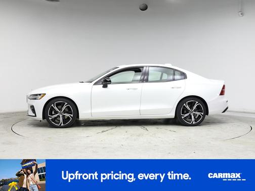 2024 Volvo S60 B5 Plus Dark Theme