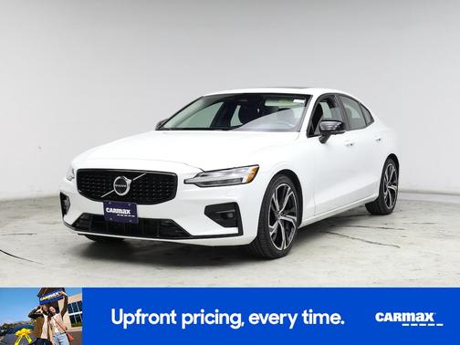 2024 Volvo S60 B5 Plus Dark Theme