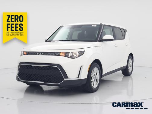 White 2023 Kia Soul LX