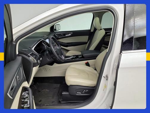 White 2018 Ford Edge Titanium