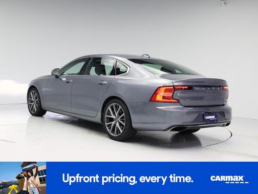 Gray 2018 Volvo S90 T6 Momentum