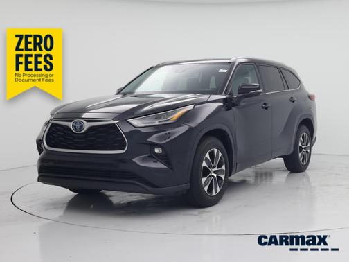 Black 2022 Toyota Highlander Hybrid XLE