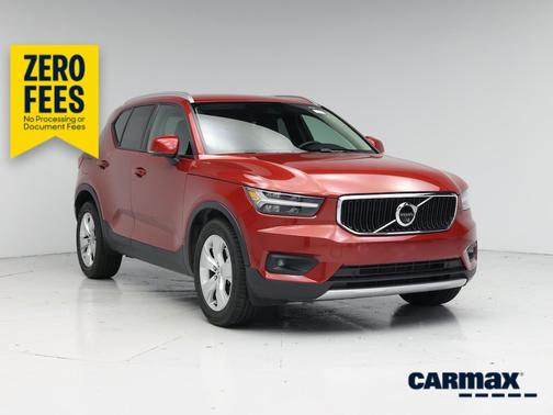 Red 2019 Volvo XC40 T5 Momentum