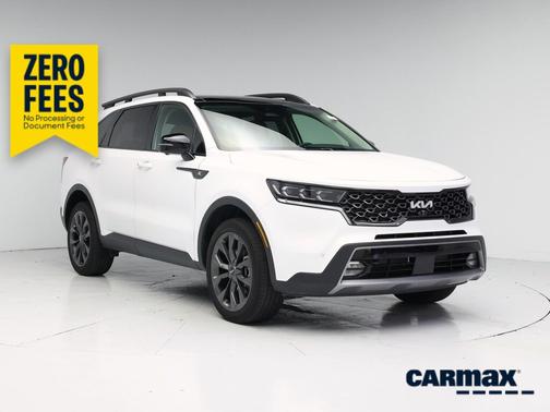 White 2023 Kia Sorento SX