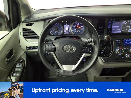 2017 Toyota Sienna XLE