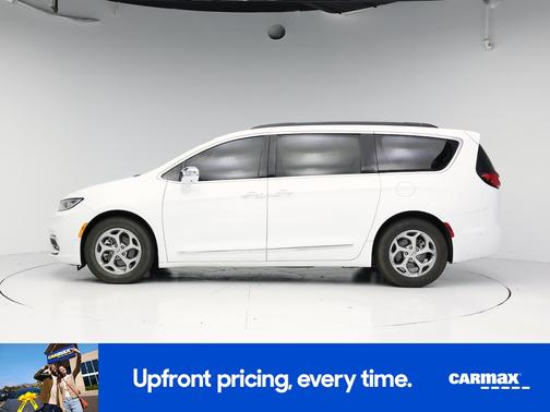 White 2022 Chrysler Pacifica Limited