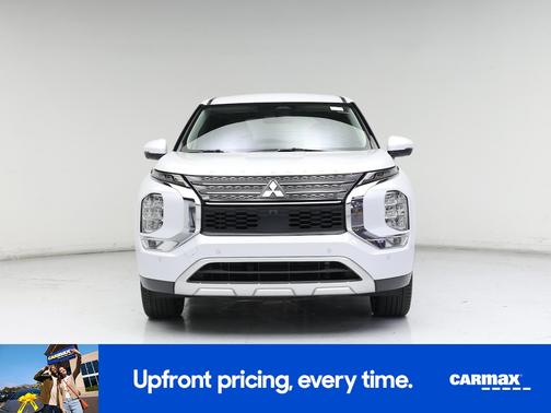 White 2024 Mitsubishi Outlander SE